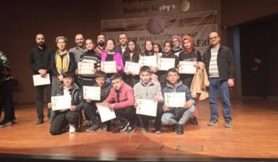 Gençler Arası Tiyatro Yarışması’nda Nadır Ortaokulu Başarı İle Döndü