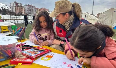 KADIN ASTSUBAYLARDAN DEPREMZEDELERE ZİYARET