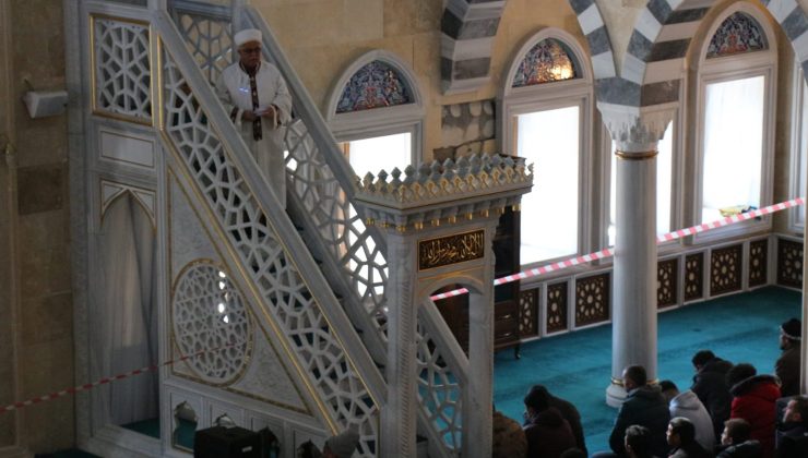 AFŞİN’DE CUMA NAMAZI ÇOŞKUYLA KILINDI