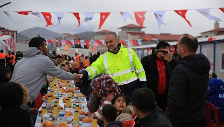 KARDEŞ İLÇE ÇEKMEKÖY BELEDİYESİ, AFŞİN’DE İFTAR PROGRAMI DÜZENLEDİ