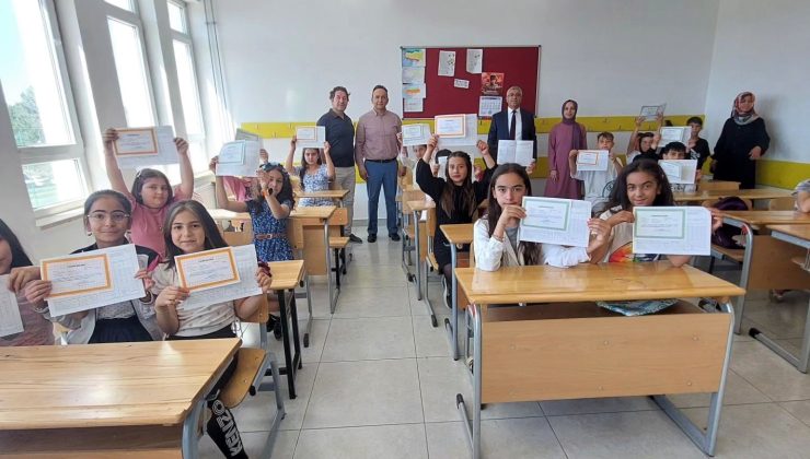 AFŞİN’DE KARNE SEVİNCİ YAŞANDI