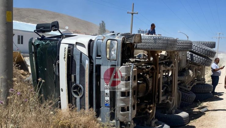 DOĞANKÖY MAHALLESİNDE BETON MİKSERİ DEVRİLDİ