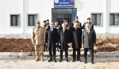 Vali Mükerrem Ünlüer, Arıtaş Jandarma Karakol Komutanlığını Ziyaret Etti