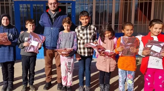 Nadır İlkokul ve Ortaokul Öğrencilerinden Örnek Davranış