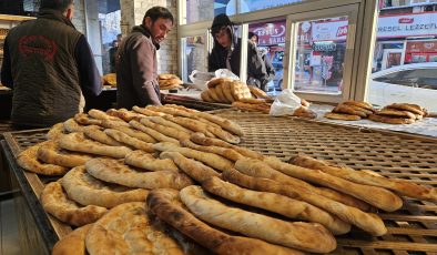 Afşin’de Ramazan Ayının İkinci Gününde Fırın Önlerinde Tatlı Telaş