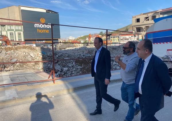 Afşin’de Deprem Riski Taşıyan Yapılar Yıkılıyor, Modern Konutlar Yükseliyor