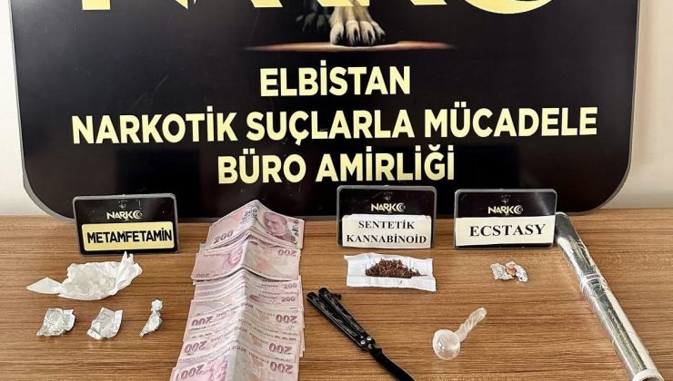 Afşin’de “Dur” İhtarına Uymayan Araçtan Uyuşturucu ve Suç Geliri Çıktı