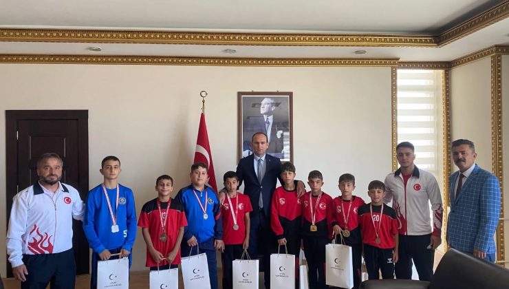 Afşinli Güreşçilerden Şampiyonada Büyük Başarı!