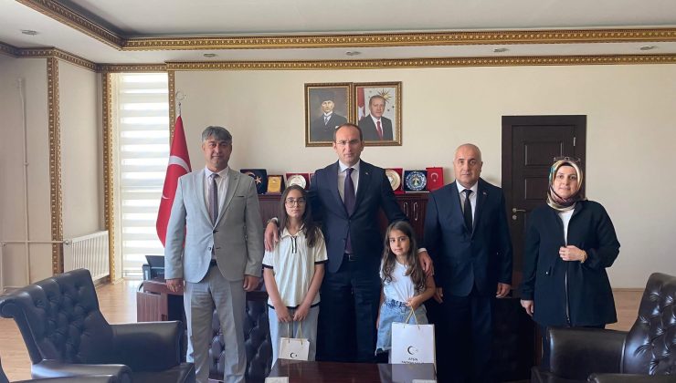 Bursluluk Sınavında 500 Tam Puan Alan Öğrenciden Kaymakam Muammer Sarıdoğan’a Ziyaret