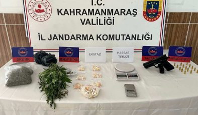 Jandarmadan Aranan Şahıslara ve Uyuşturucuya Yönelik Kararlı Operasyon