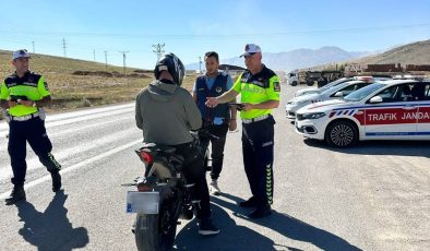 Jandarmadan Trafikte Huzur ve Güven Denetimi, 20 Bin Araç Kontrolden Geçti