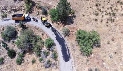Büyükşehir, Afşin’de Yol Sorunlarını Çözmeye Devam Ediyor