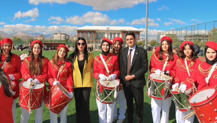 Cumhuriyetin 102. Yılında Aynı Gök Kubbenin Altında
