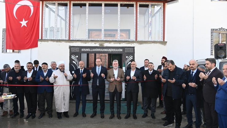 Afşin Hüyüklü Mahallesi Merkez Camii Dualarla İbadete Açıldı
