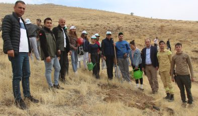 Afşin’de Geleceğe Nefes Oldu,Fidanlar Toprakla Buluştu