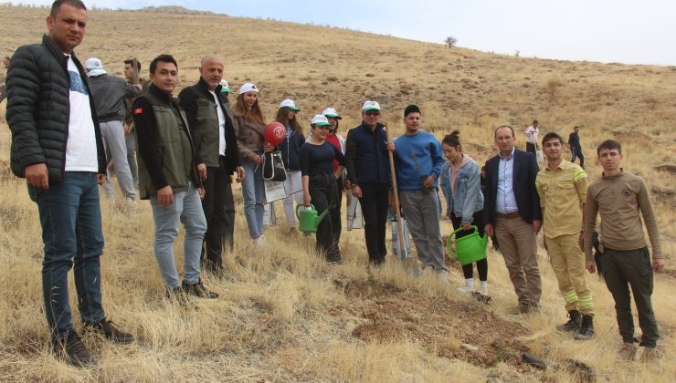 Afşin’de Geleceğe Nefes Oldu,Fidanlar Toprakla Buluştu