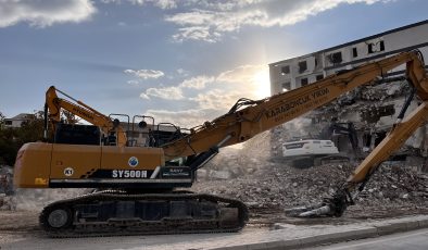 Afşin’de 4. Rezerv Alanda Yıkım Çalışmaları Başladı