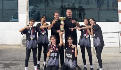 Kahramanmaraş’ta TEAŞ İstiklal Ortaokulu’ndan Atletizm İl Birinciliğinde Büyük Başarı