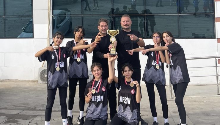 Kahramanmaraş’ta TEAŞ İstiklal Ortaokulu’ndan Atletizm İl Birinciliğinde Büyük Başarı