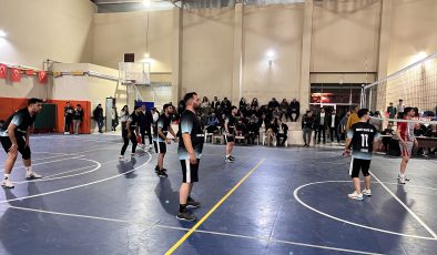 Afşin Voleybol Turnuvası’nda Dev Final, Göktürkler ve Emşav Şampiyonluk İçin Karşı Karşıya Geliyor