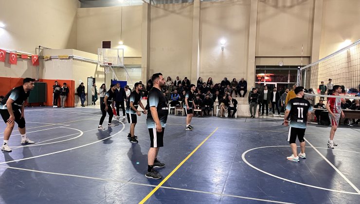Afşin Voleybol Turnuvası’nda Dev Final, Göktürkler ve Emşav Şampiyonluk İçin Karşı Karşıya Geliyor