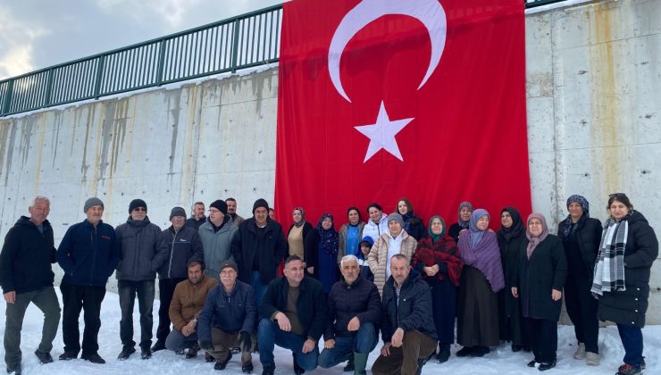 Afşin Anzorey Mahallesi’’nde Al Sancak Gururu!