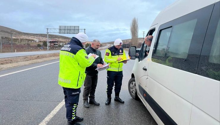 Jandarmadan Trafik Denetimi, 25 Bin 959 Araç Kontrol Edildi