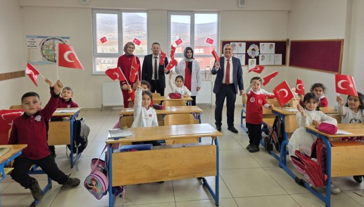 İkinci Dönemin İlk Haftasında Afşin’de Kalplerde Bayrak Sevgisi