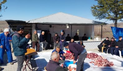 Afşin’in Anzorey Mahallesi’nden Geleneksel Kurban Etkinliği