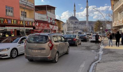 Afşin’de Bayram Öncesi Trafik Yoğunluğu Arttı