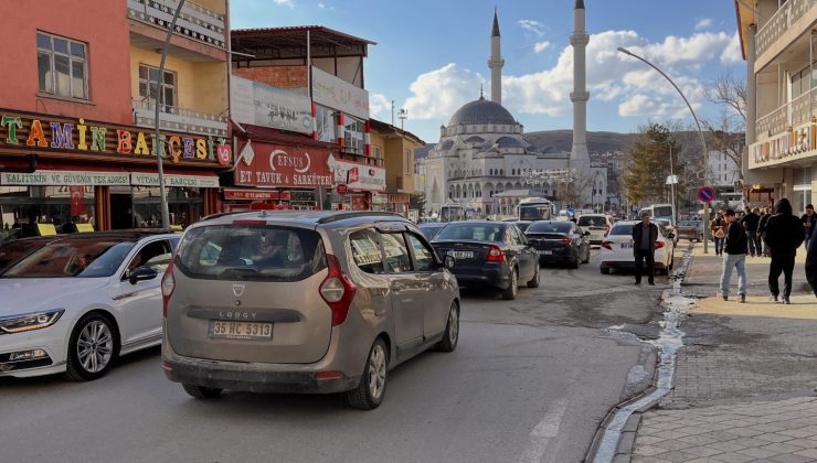 Afşin’de Bayram Öncesi Trafik Yoğunluğu Arttı