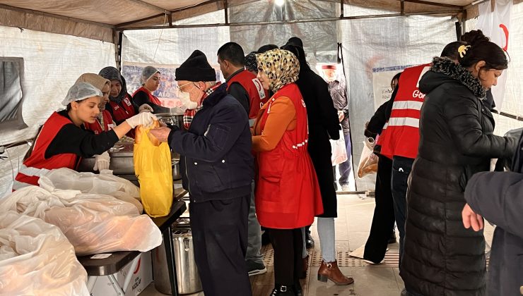 Afşin’de, Belediye ve Kızılay İş Birliği ile Günlük 500 Kişiye Sıcak Yemek