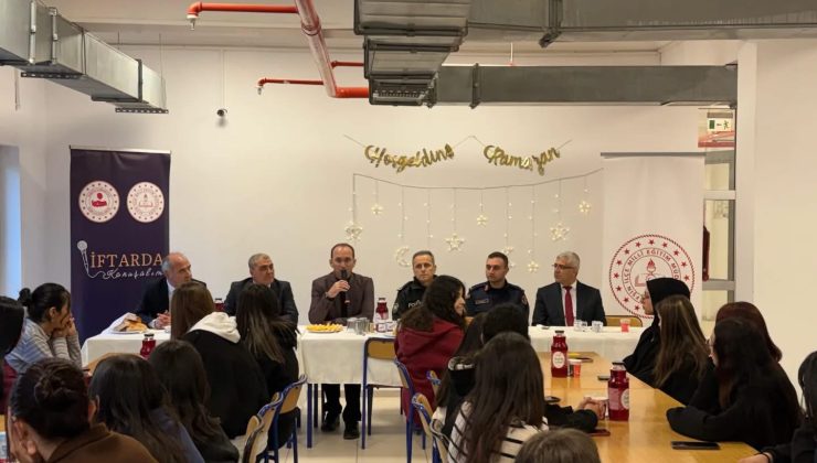 Afşin Kaymakamı Muammer Sarıdoğan Öğrencilerle İftarda Buluştu