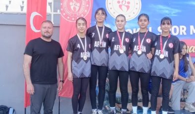 TEAŞ İstiklal Ortaokulu’ndan Büyük Başarı, Türkiye Finallerine Yükseldiler