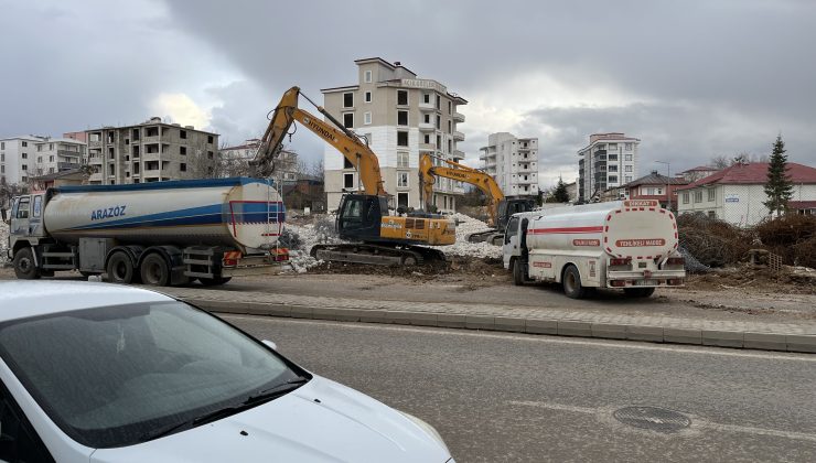 AFŞİN’DE 4. REZERV ALANDA YIKIM ÇALIŞMALARI YENİDEN HIZ KAZANDI