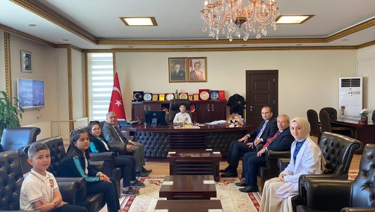 Kaymakamlık Makamı Geleceğin Teminatı Çocuklara Emanet