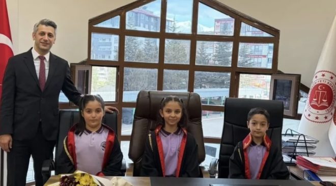 Afşin’de, Adalet Makamı Çocuklara Emanet Edildi