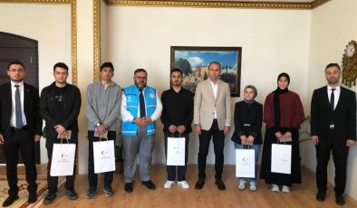 Diyanet’in Bilgi Yarışmasında Derece Alan Öğrenciler Gururlandırdı