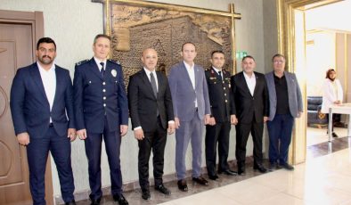 Afşin Protokolü ve Vatandaşlar Bayramlaşma Programında Buluştu