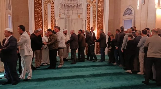 Afşin’de Bayram Namazı Sonrası Gönülleri Isıtan Bayramlaşma