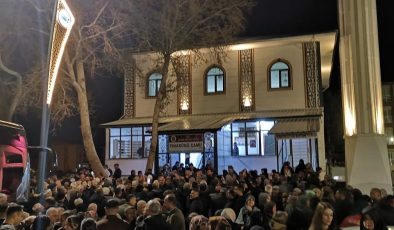 Afşin’de Kutsal Yolculuk Heyecanı, Hacı Adayları Dualarla Uğurlandı