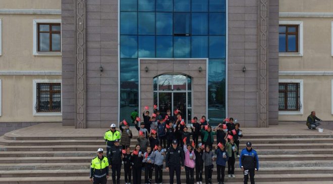 Afşin’de Geleceğin Yayaları Görev Başında, Trafik Kuralları Uygulamalı Öğretildi