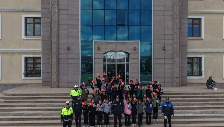 Afşin’de Geleceğin Yayaları Görev Başında, Trafik Kuralları Uygulamalı Öğretildi
