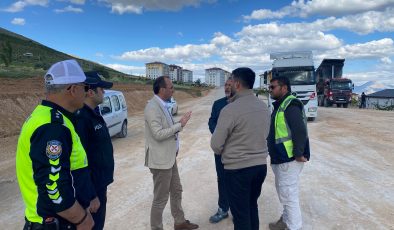 KAYMAKAM SARIDOĞAN, AFŞİN’DE GÜVENLİ ULAŞIM İÇİN YOL YAPIM ÇALIŞMALARINI DENETLEDİ
