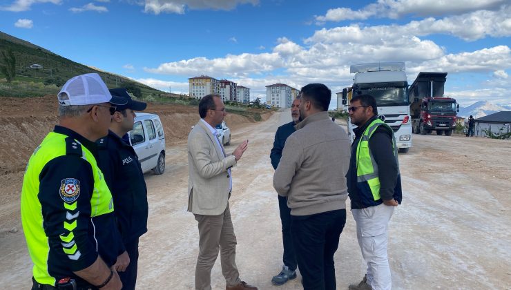 KAYMAKAM SARIDOĞAN, AFŞİN’DE GÜVENLİ ULAŞIM İÇİN YOL YAPIM ÇALIŞMALARINI DENETLEDİ