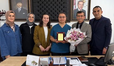 Afşin’de KETEM Çalışmalarına Katkı Sunan Kadın Doğum Uzmanına Plaket