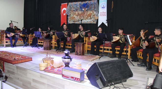 Afşin’de Hayat Boyu Öğrenme Haftası’na Türkü Dolu Gece Damga Vurdu